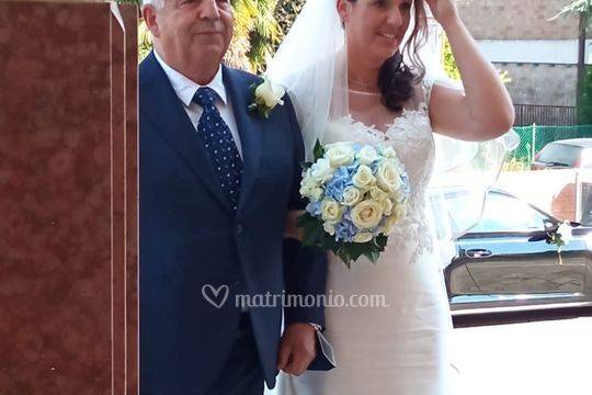 Sposa con bouquet