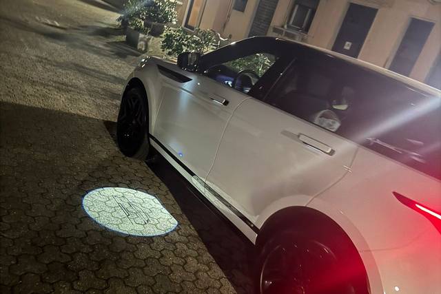 Luci con logo a terra