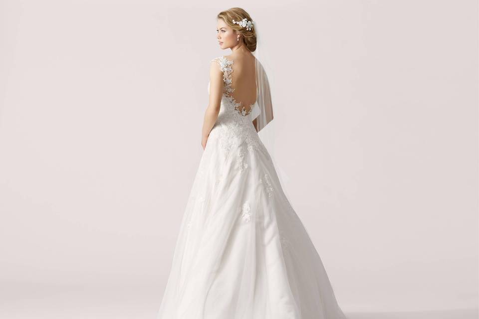 Abito sposa pizzo trasparenze