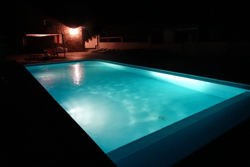 Piscina by night