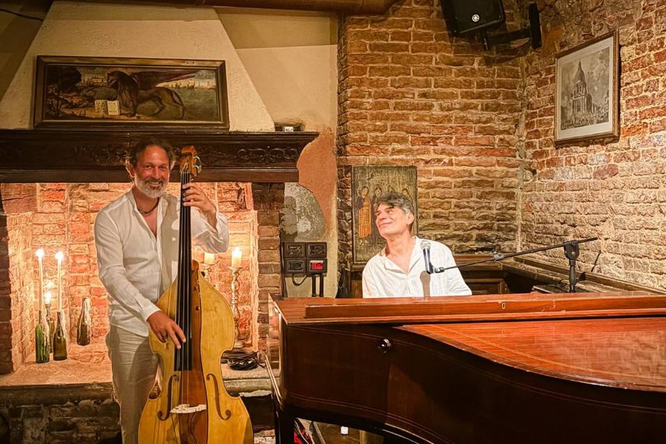 GB duo piano voce e contrabbas