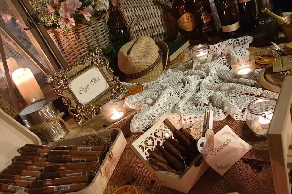 Decoration cigar table