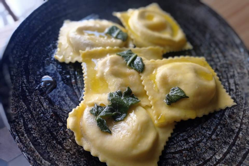 Tortelli burro e salvis