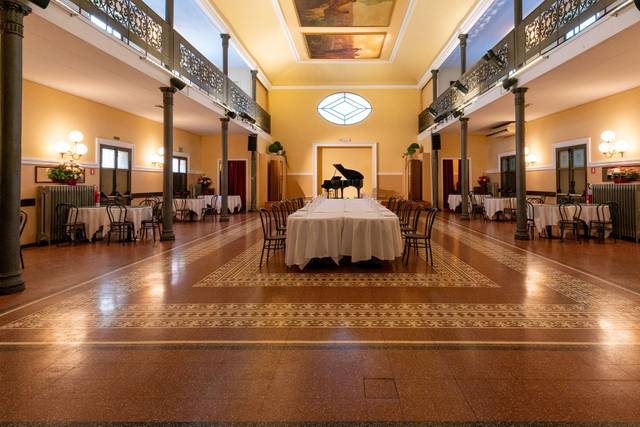 Sala Liberty tavolo imperiale