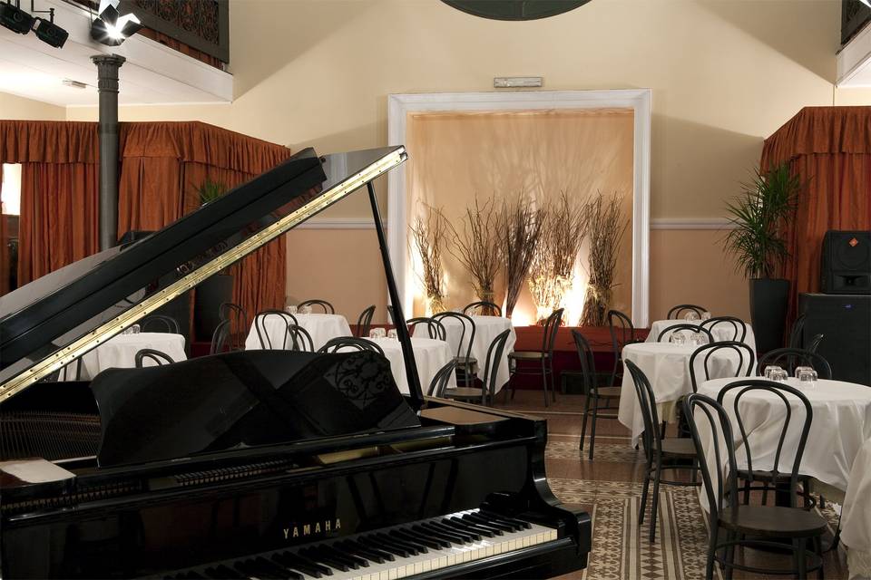 Piano, bar & cabaret