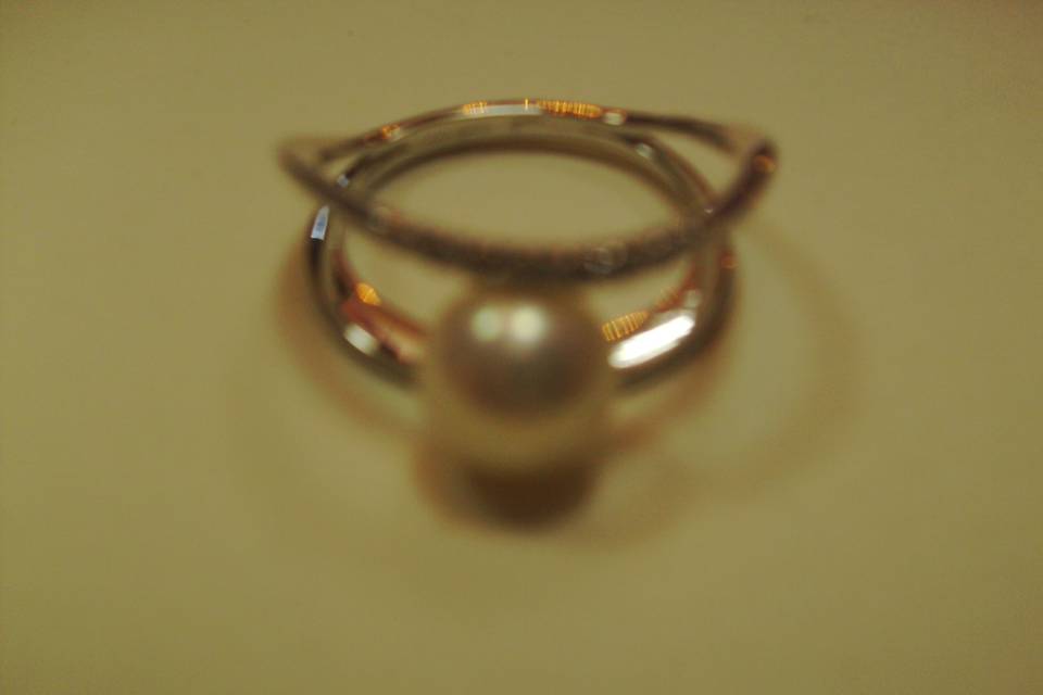 Anello con Perla e Diamanti