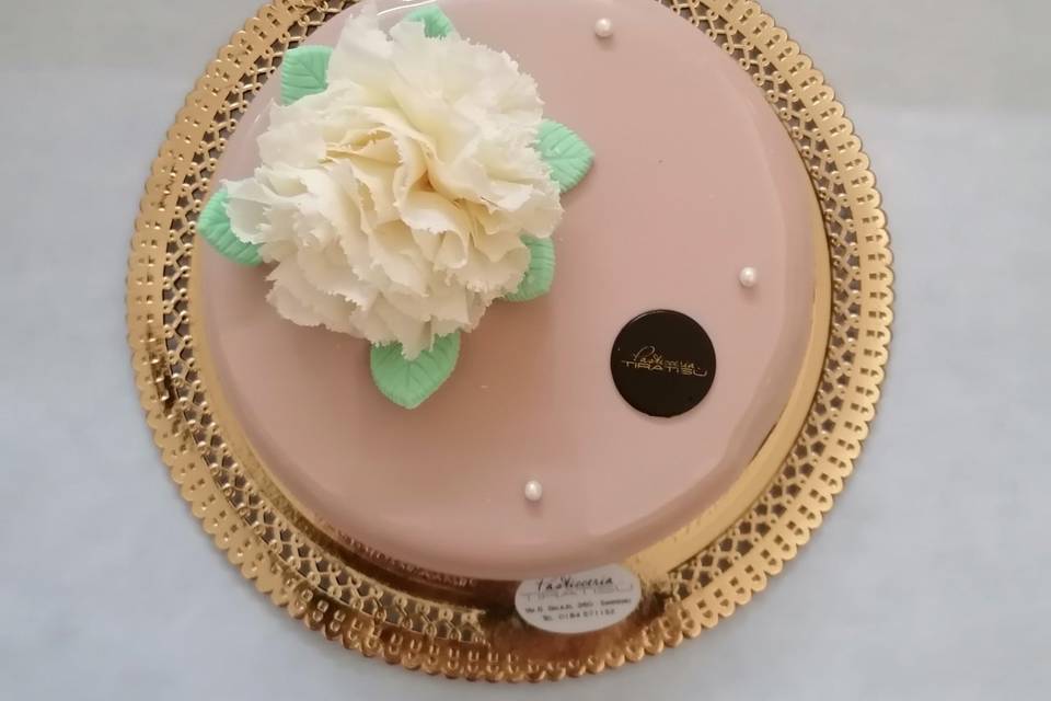 Decoro fiore su torta glassata