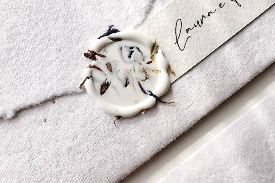 Dettaglio sigillo con fiori