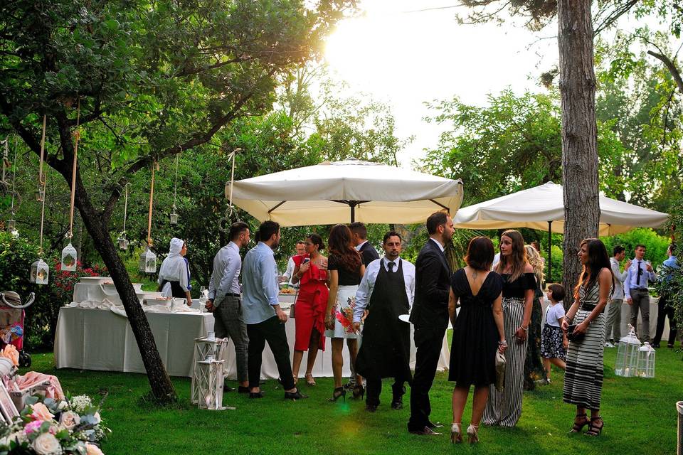 Aperitivo nel giardino