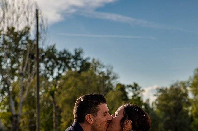 Un bacio pieno di gioia