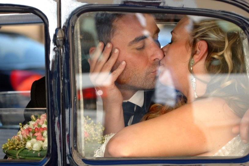 Bacio in auto