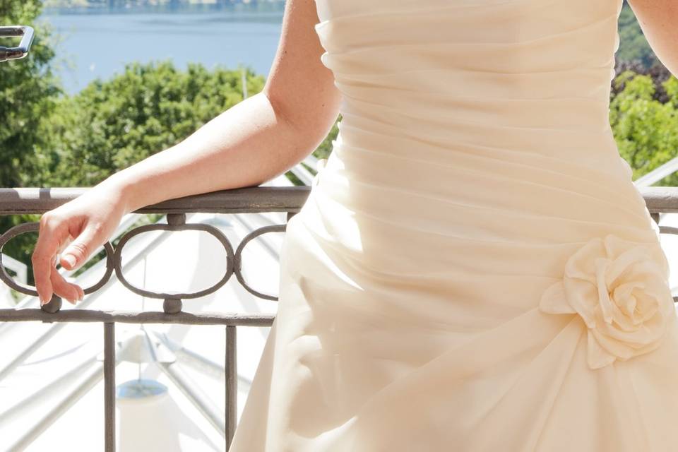 La sposa con sfondo lago d'Ort