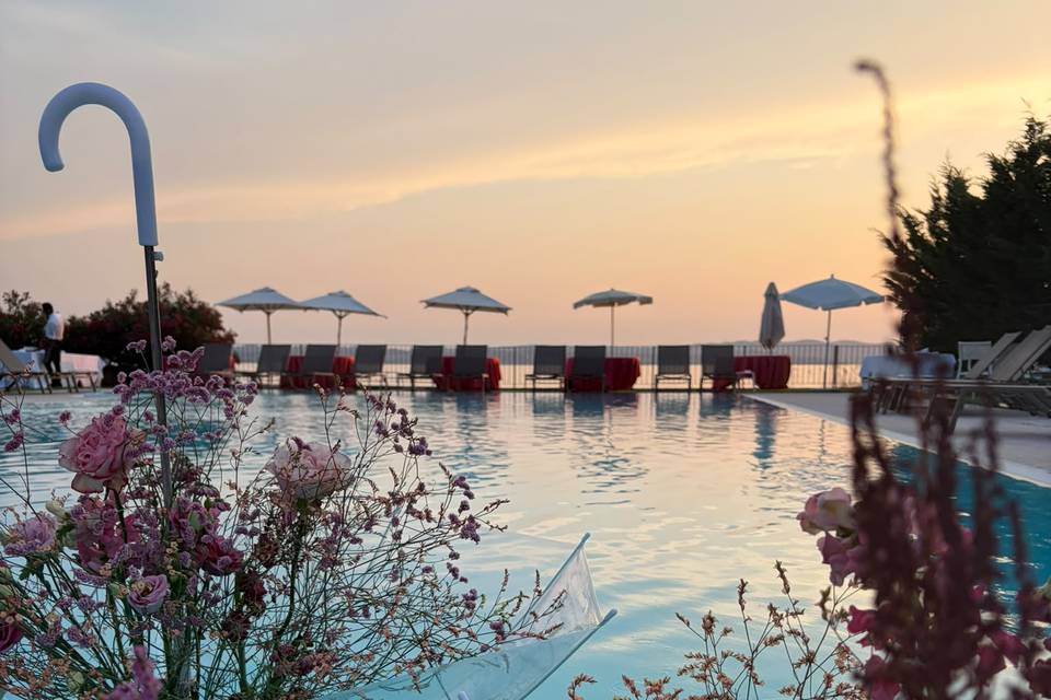 La nostra piscina vista lago