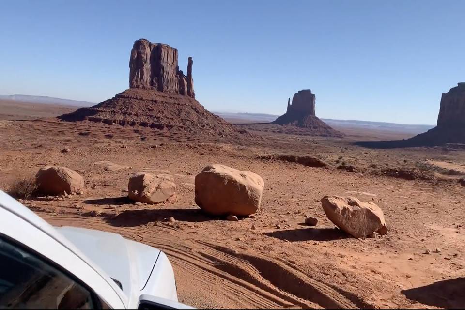 Monument Valley in auto