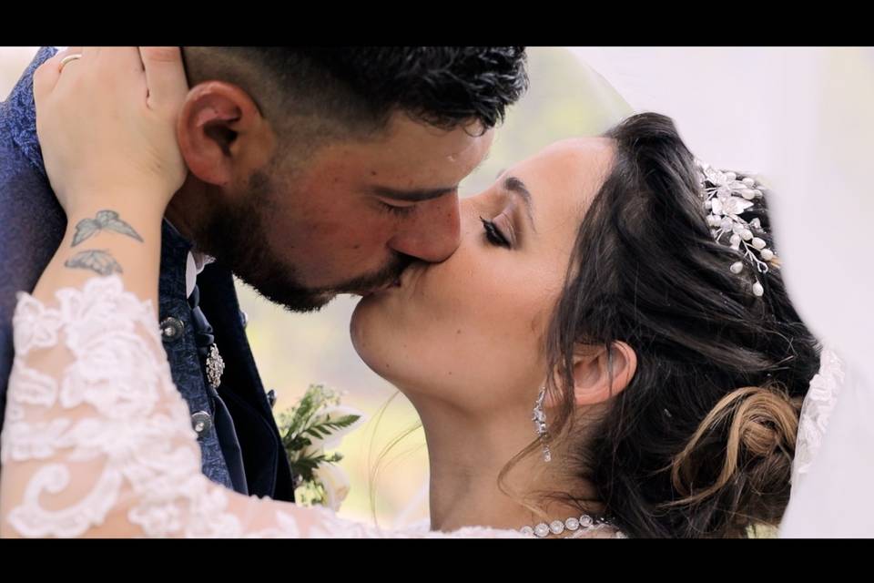 Bacio primo piano