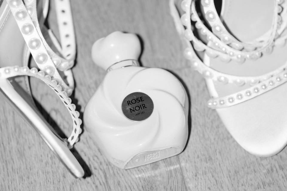 Editoriale scarpe e profumo