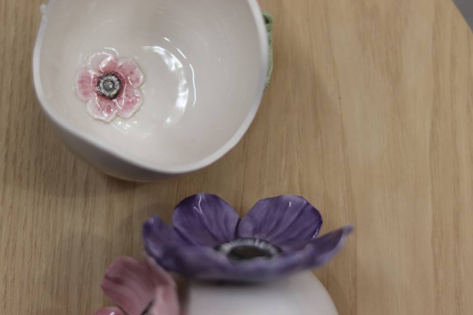 Uovo con fiore anemone
