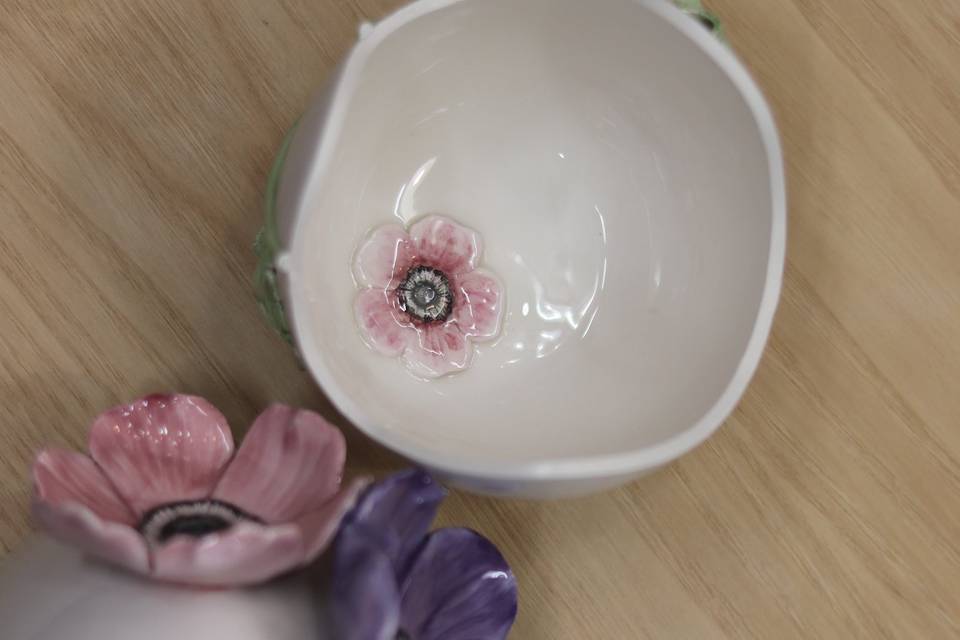 Uovo con fiore anemone