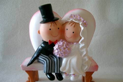 Cake topper Sposi sulla Panchina Cuore (disponibile anche le bomboniere in calamita e portafoto)