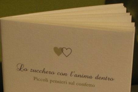 Libricino bomboniera che parla dei confetti