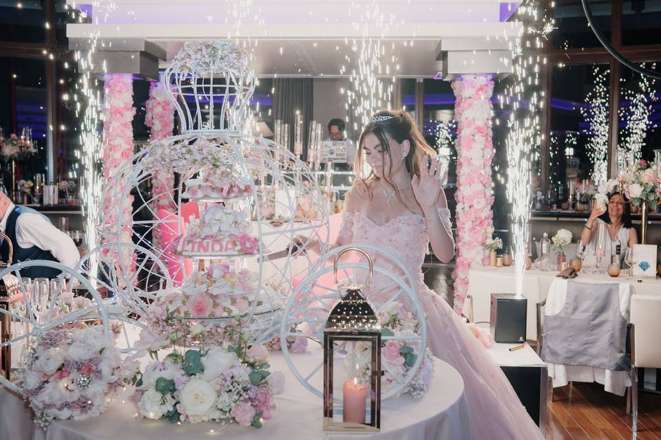 Taglio torta compleanno