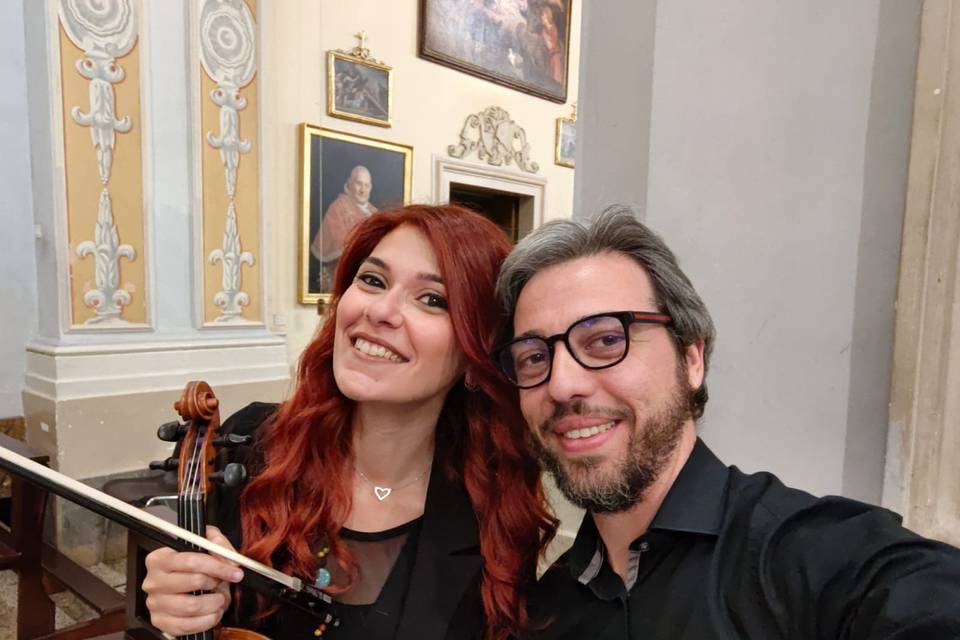 Duo violino e organo in chiesa