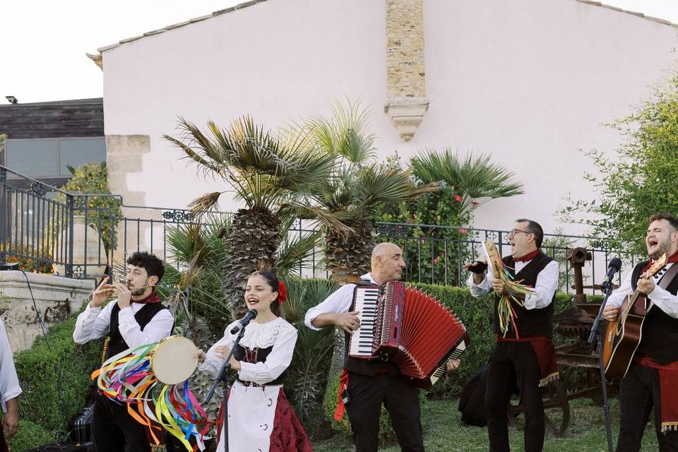 Costumi, tradizioni e musica