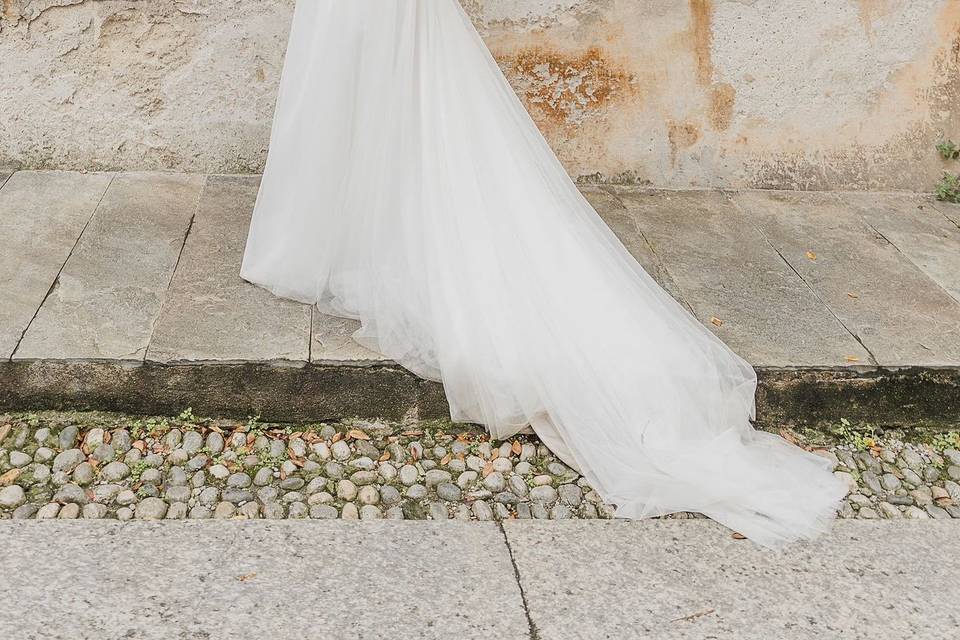 Sposa in pizzo e tulle