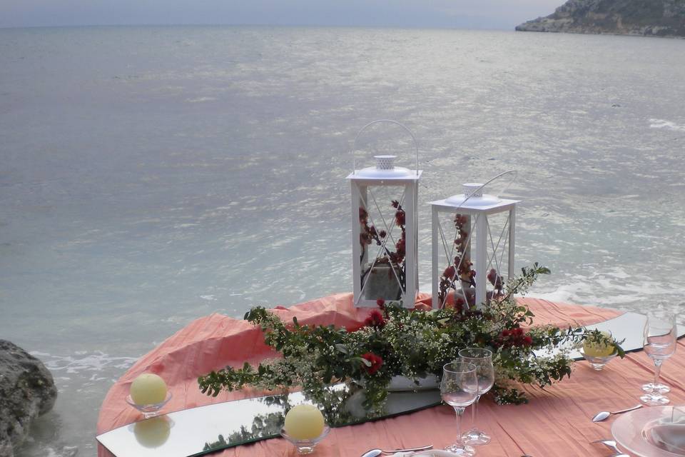 Tavolo sposi sul mare