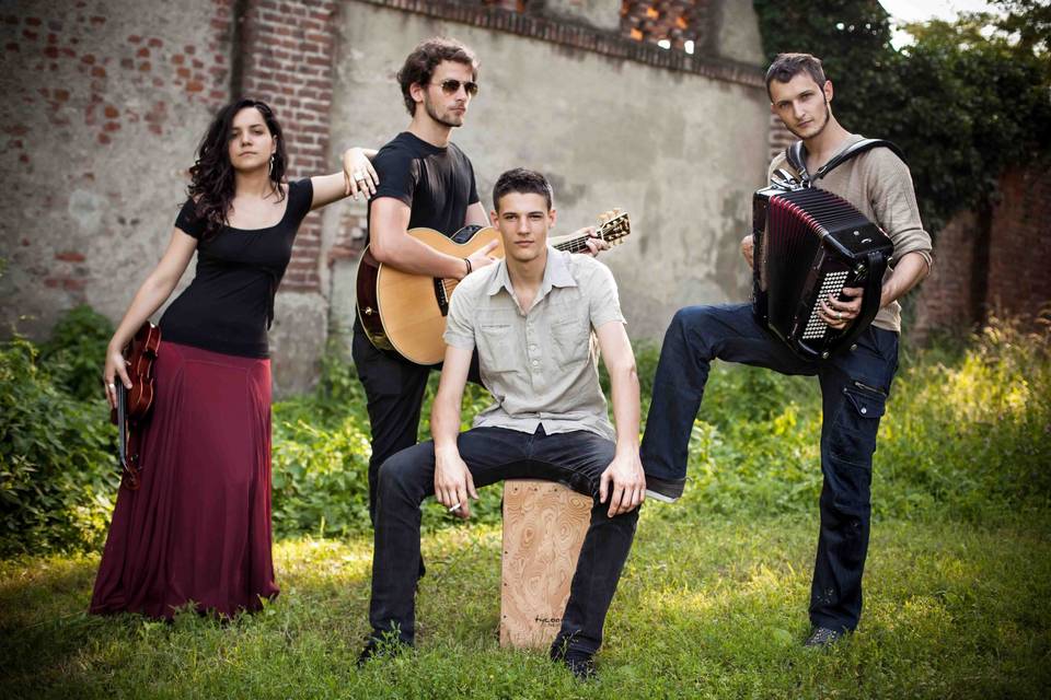 Alzamantes - Folk Rock Band