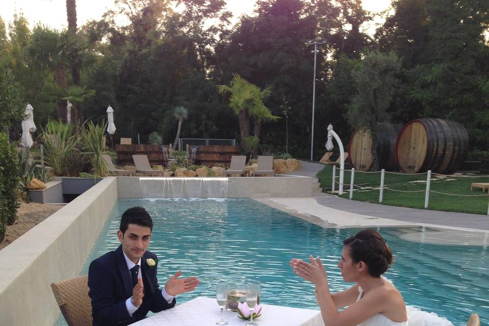 Matrimonio in piscina