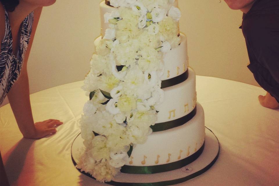 Music wedding cake