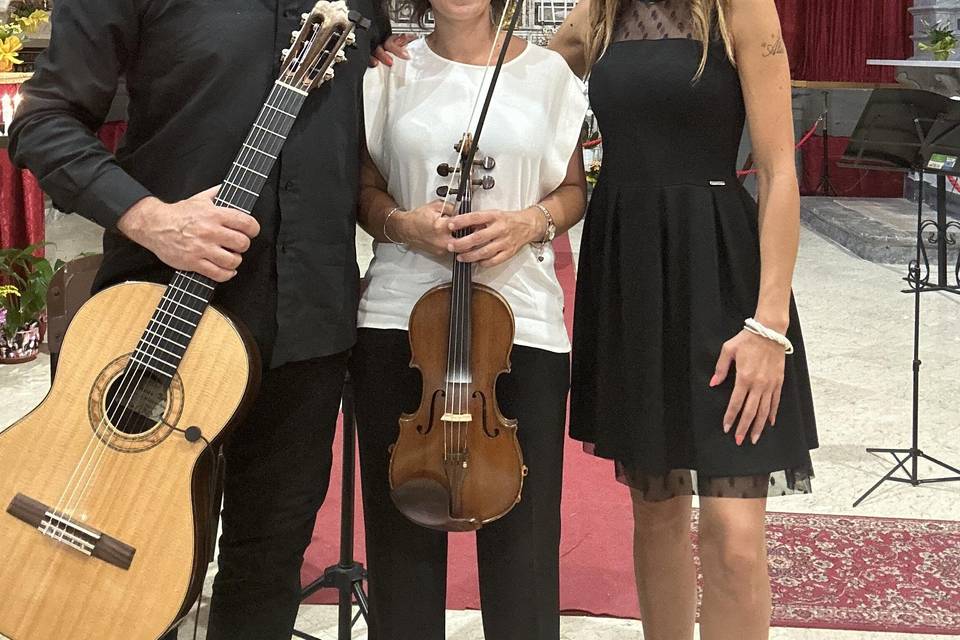 Trio voce, chitarra e violino