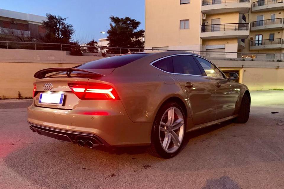 Audi s7 color oro