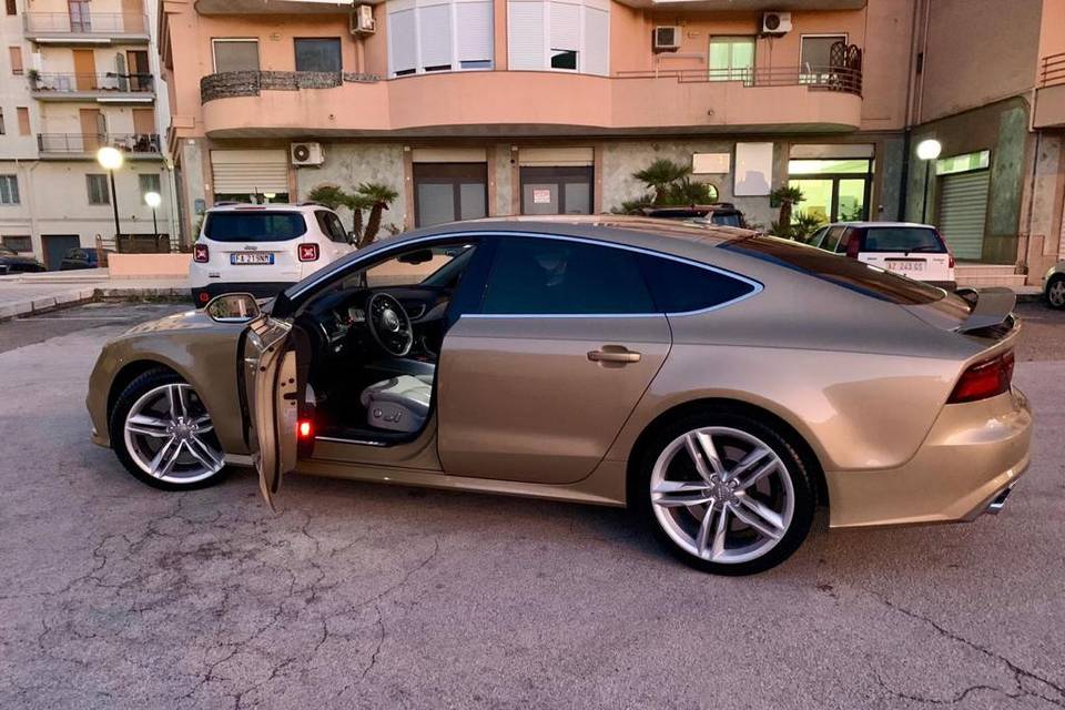 Audi s7 color oro