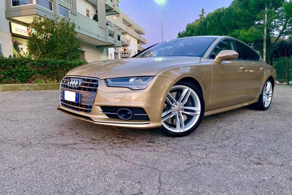 Audi s7 color oro