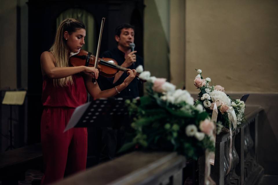 Duo ArchinVoce: violino, chitarra, cantante e dj