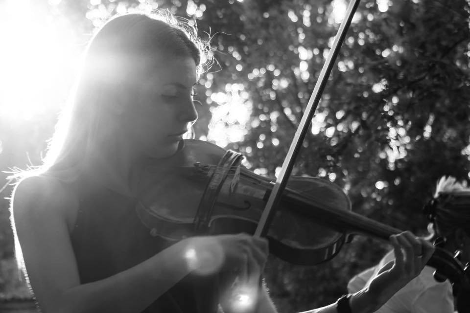 Duo ArchinVoce: violino, chitarra, cantante e dj