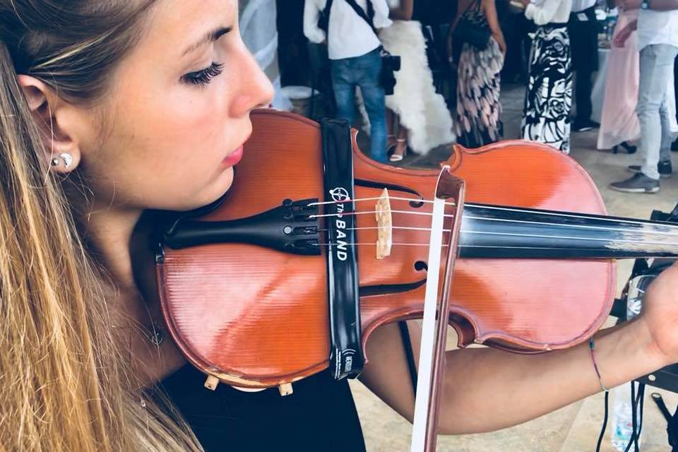 Duo ArchinVoce: violino, chitarra, cantante e dj