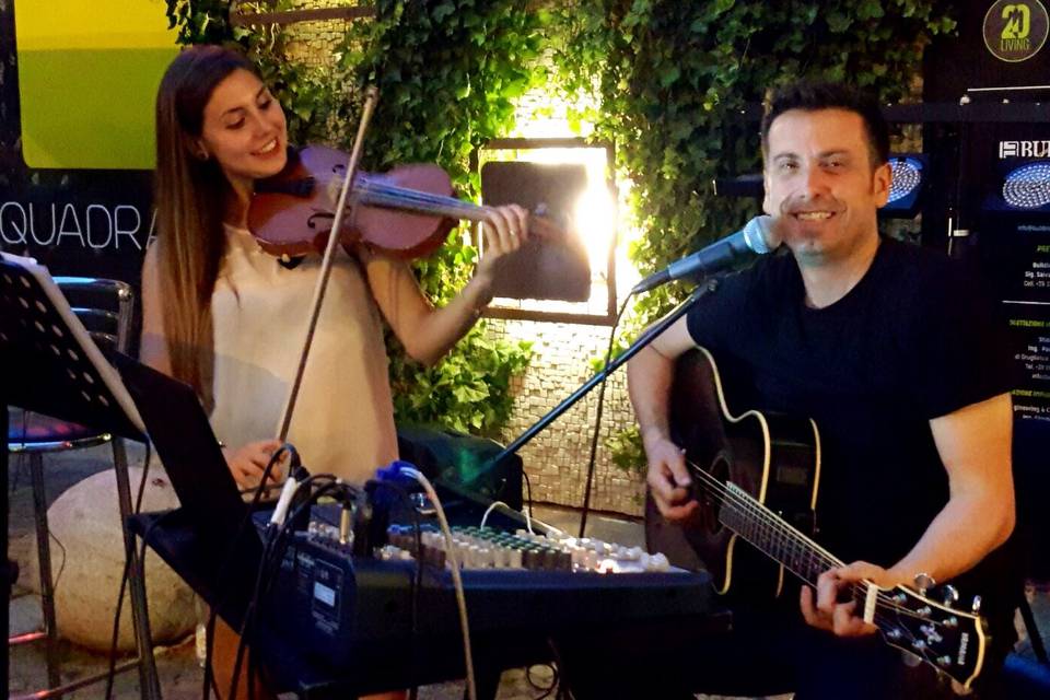 Duo ArchinVoce: violino, chitarra, cantante e dj