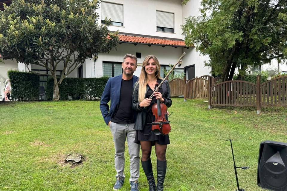 Duo ArchinVoce: violino, chitarra, cantante e dj