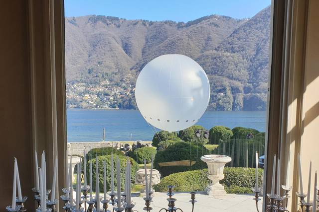 Mongolfiera sul lago