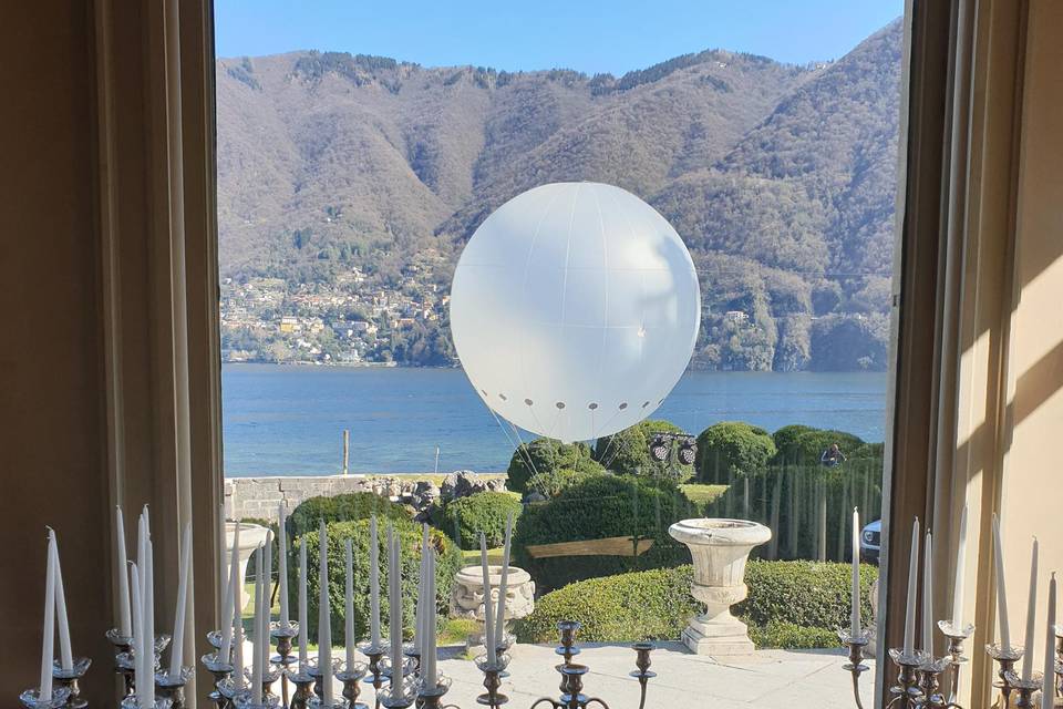 Mongolfiera sul lago