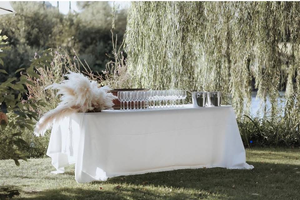 Matrimonio in riva al fiume