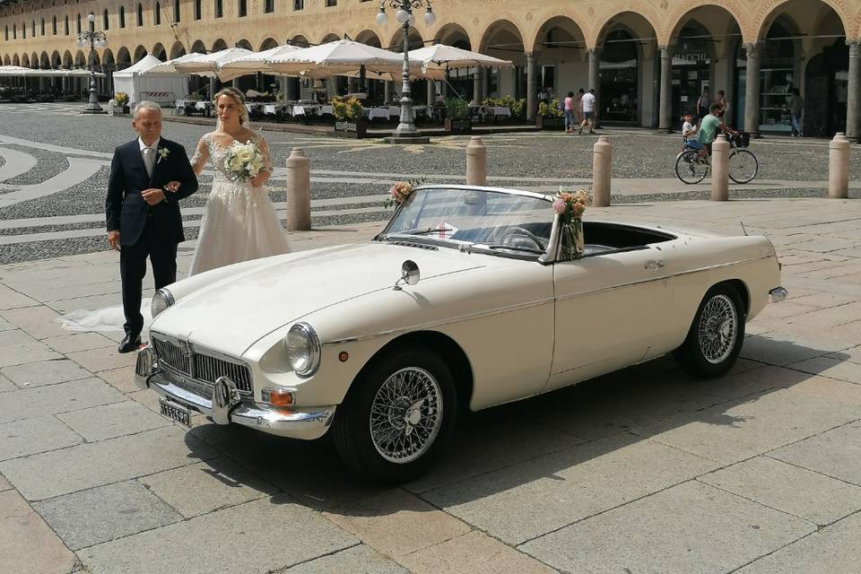 MG B Roadster a Vigevano