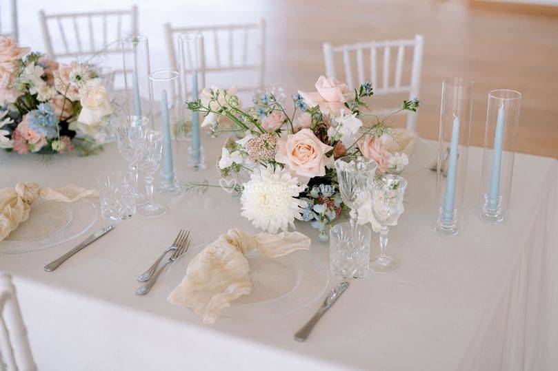 Wedding-planner-set-up-table