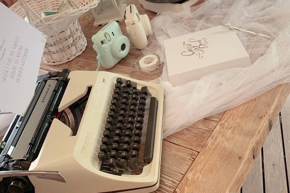 Angolo guest book