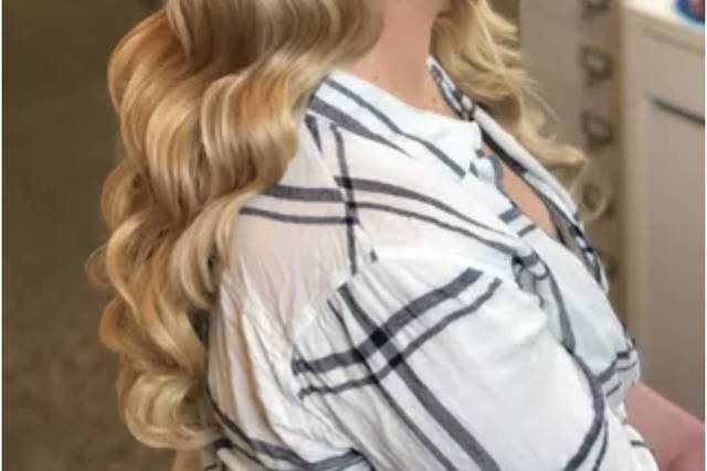 Mihaela MUA