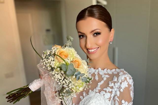 Mihaela MUA