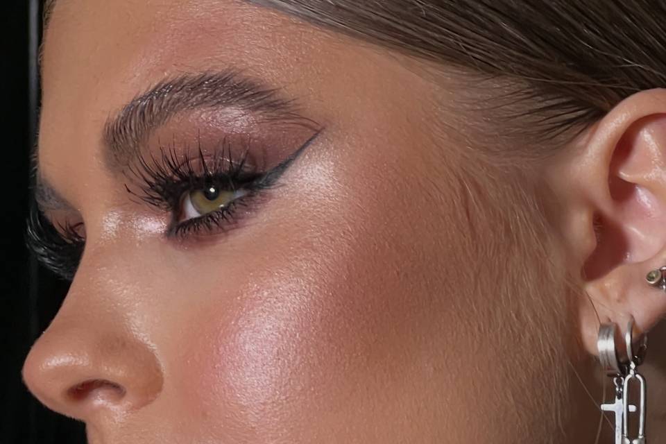 Mihaela MUA